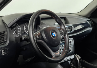 Подержанный автомобиль BMW X1 2013 года (11 фото)