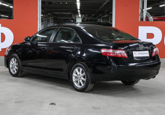 Подержанный автомобиль Toyota Camry Sedan 2011 года (7 фото)