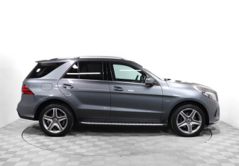 Подержанный автомобиль Mercedes-Benz GLE 2018 года (4 фото)