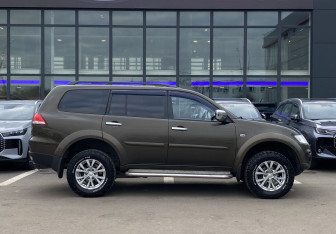 Подержанный автомобиль Mitsubishi Pajero Sport 2014 года (4 фото)