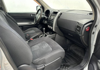 Подержанный автомобиль Nissan X-Trail 2011 года (13 фото)