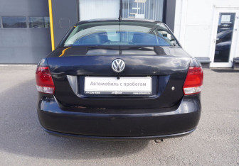 Подержанный автомобиль Volkswagen Polo Sedan 2011 года (6 фото)