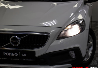 Подержанный автомобиль Volvo V40 Cross Country 2018 года (20 фото)