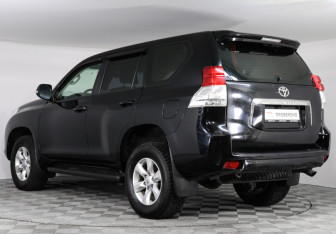 Подержанный автомобиль Toyota Land Cruiser Prado 2011 года (6 фото)