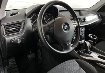 Подержанный автомобиль BMW X1 2014 года (11 фото)