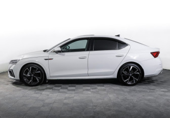 Подержанный автомобиль Skoda Octavia Liftback 2022 года (8 фото)
