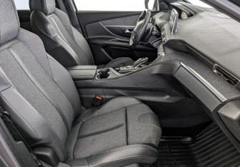 Подержанный автомобиль Peugeot 3008 2019 года (24 фото)