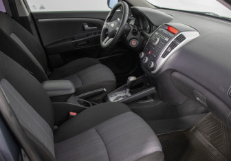 Подержанный автомобиль Kia Ceed Hatchback 2011 года (9 фото)