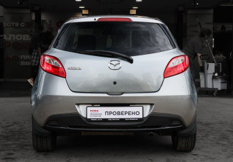 Подержанный автомобиль Mazda Demio 2011 года (5 фото)