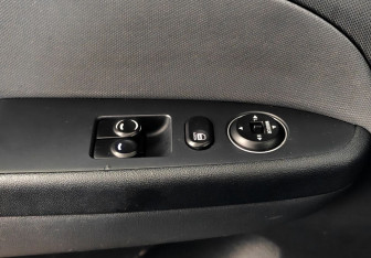 Подержанный автомобиль Hyundai i30 Hatchback 2010 года (14 фото)