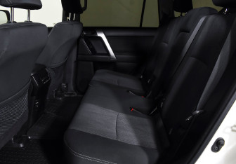 Подержанный автомобиль Toyota Land Cruiser Prado 2019 года (17 фото)