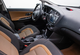 Подержанный автомобиль Kia Ceed Hatchback 2017 года (9 фото)