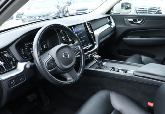 Подержанный автомобиль Volvo XC60 2019 года (13 фото)