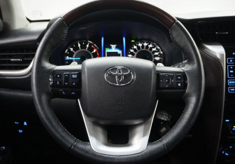 Подержанный автомобиль Toyota Fortuner 2018 года (15 фото)
