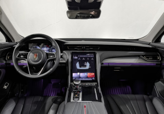 Подержанный автомобиль Hongqi H5 2024 года (14 фото)
