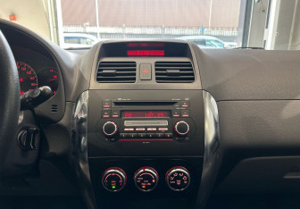 Подержанный автомобиль Suzuki SX4 Hatchback 2009 года (13 фото)
