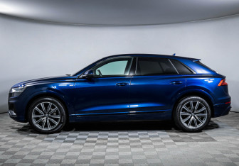 Подержанный автомобиль Audi Q8 2019 года (8 фото)