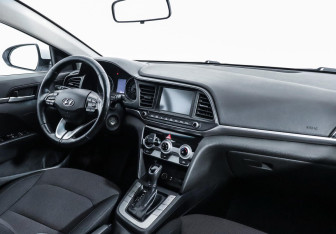 Подержанный автомобиль Hyundai Elantra Sedan 2019 года (7 фото)