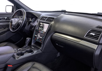 Подержанный автомобиль Ford Explorer 2016 года (13 фото)