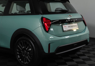 Подержанный автомобиль MINI Hatch 2025 года (18 фото)