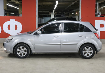 Подержанный автомобиль Kia Rio Hatchback 2011 года (8 фото)