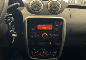 Подержанный автомобиль Renault Duster 2014 года (15 фото)