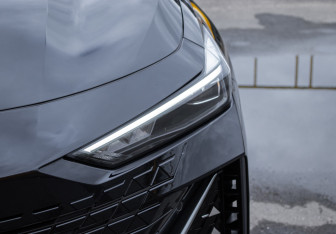 Подержанный автомобиль Changan UNI-V 2022 года (8 фото)