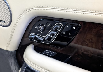 Подержанный автомобиль Land Rover Range Rover 2021 года (25 фото)