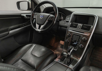 Подержанный автомобиль Volvo XC60 2014 года (10 фото)