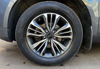 Подержанный автомобиль Geely Emgrand X7 2021 года (9 фото)