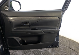 Подержанный автомобиль Mitsubishi Outlander 2020 года (27 фото)