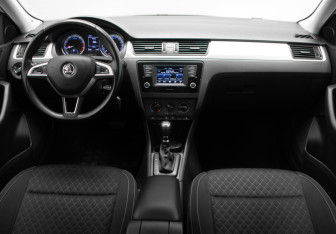 Подержанный автомобиль Skoda Rapid Liftback 2016 года (8 фото)