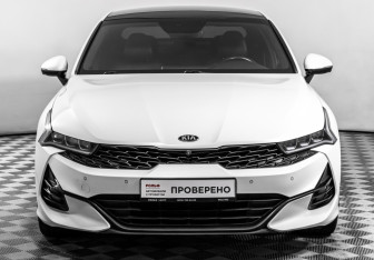 Подержанный автомобиль Kia K5 2021 года (2 фото)