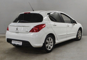 Подержанный автомобиль Peugeot 308 Hatchback 2012 года (5 фото)