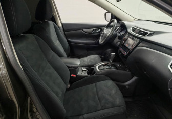 Подержанный автомобиль Nissan X-Trail 2017 года (11 фото)