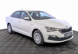 Подержанный автомобиль Skoda Rapid Liftback 2022 года (3 фото)