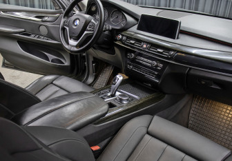 Подержанный автомобиль BMW X5 2017 года (10 фото)