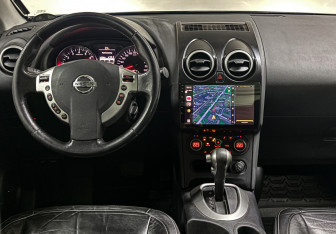 Подержанный автомобиль Nissan Qashqai 2012 года (14 фото)