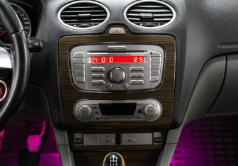 Подержанный автомобиль Ford Focus Sedan 2009 года (15 фото)