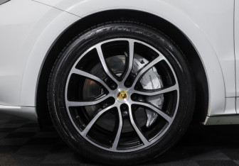 Подержанный автомобиль Porsche Cayenne 2018 года (30 фото)