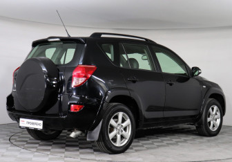 Подержанный автомобиль Toyota RAV4 2008 года (3 фото)
