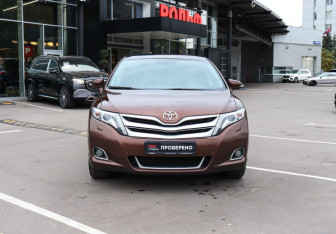 Подержанный автомобиль Toyota Venza 2014 года (2 фото)