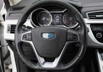 Подержанный автомобиль Geely Atlas 2017 года (17 фото)