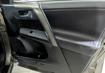 Подержанный автомобиль Toyota RAV4 2014 года (23 фото)