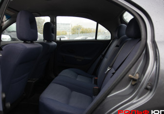 Подержанный автомобиль Mitsubishi Carisma Sedan 2002 года (13 фото)