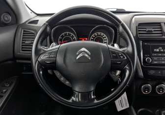 Подержанный автомобиль Citroen C4 Aircross 2014 года (21 фото)