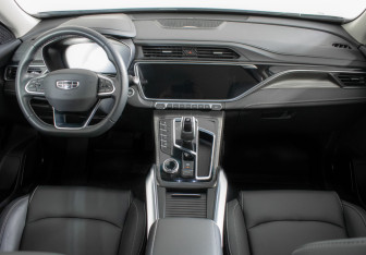 Подержанный автомобиль Geely Atlas Pro 2023 года (11 фото)