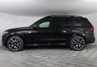Подержанный автомобиль BMW X7 2021 года (5 фото)