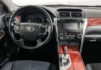 Подержанный автомобиль Toyota Camry Sedan 2012 года (12 фото)
