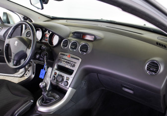 Подержанный автомобиль Peugeot 308 Wagon 2010 года (9 фото)